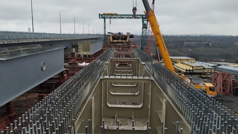 Укрсталь Конструкция продолжают наращивать объемы поставок мостовых блоков для Запорожского моста 